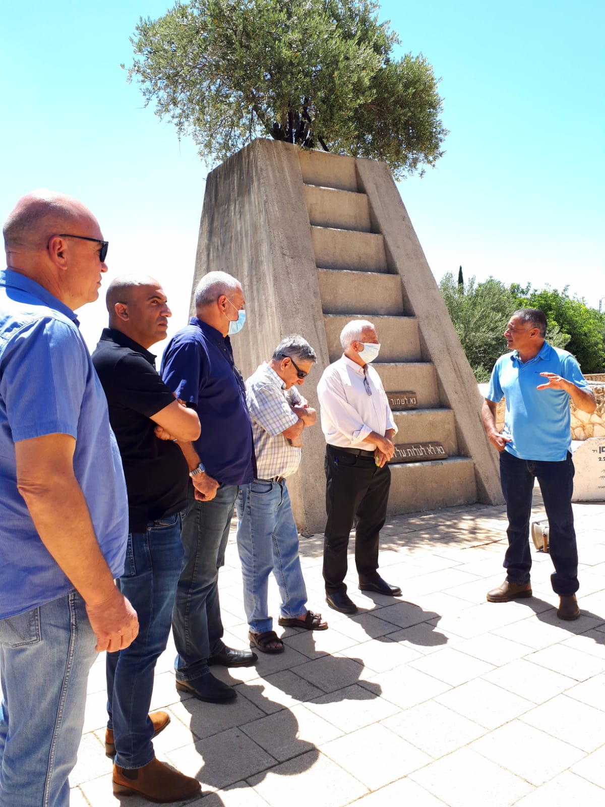 שר החקלאות באנדרטה רסן איתן בלחסן זל ברמות נפתלי