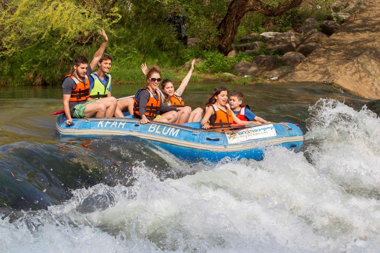 שייט בקייקי כפר בלום